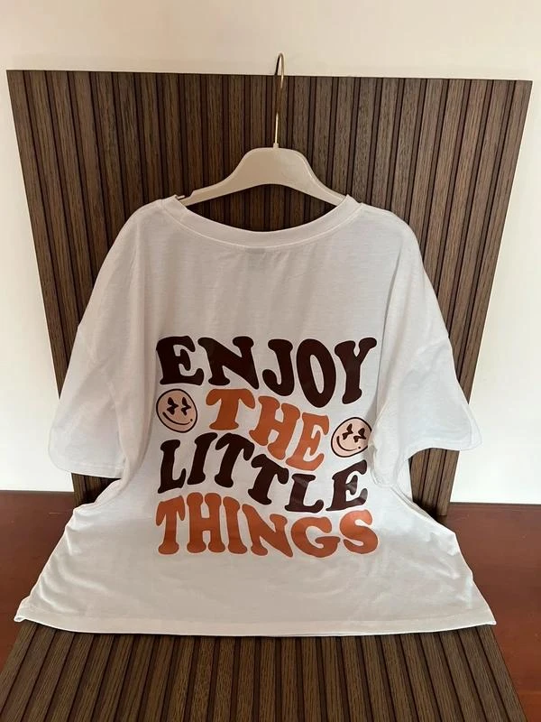 T-Shirt Branca Oversized "Enjoy The Little Things"